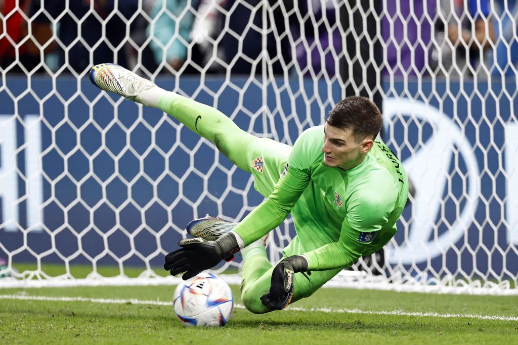Goleiro entrou para a história ao classificar a Croácia às quartas de final (Twitter/FIFA).