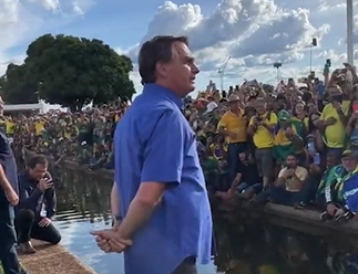 Presidente falou com apoiadores no Palácio Alvorada. (Reprodução).