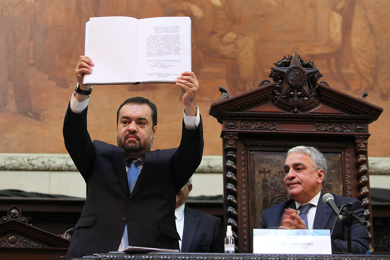 Castro empossado