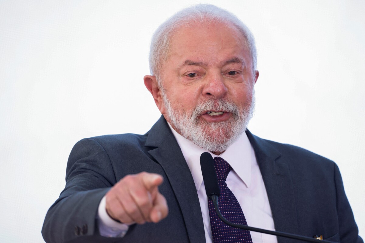 Lula participa de cerimônia