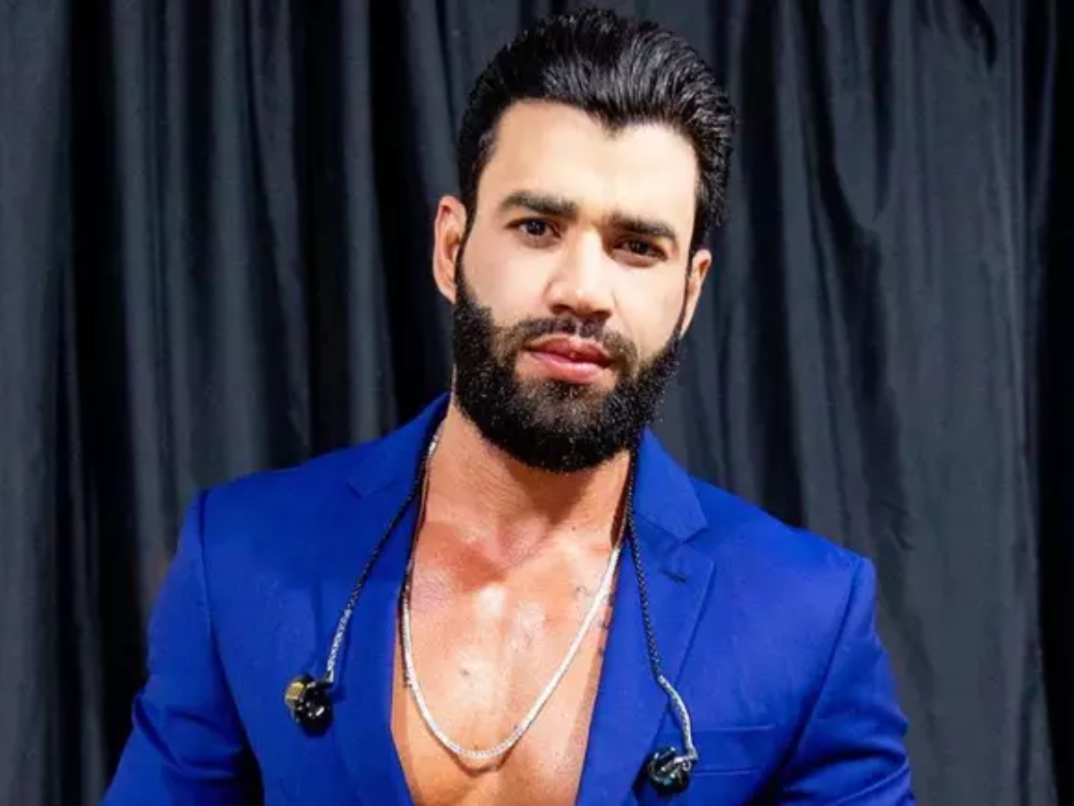 A decisão foi expedida durante este domingo (22/9), e, além do Embaixador, o empresário Boris Maciel Padilha também teve a prisão decretada. Gusttavo Lima também terá o passaporte e o certificado de registro de arma de fogo retidos pela Justiça.