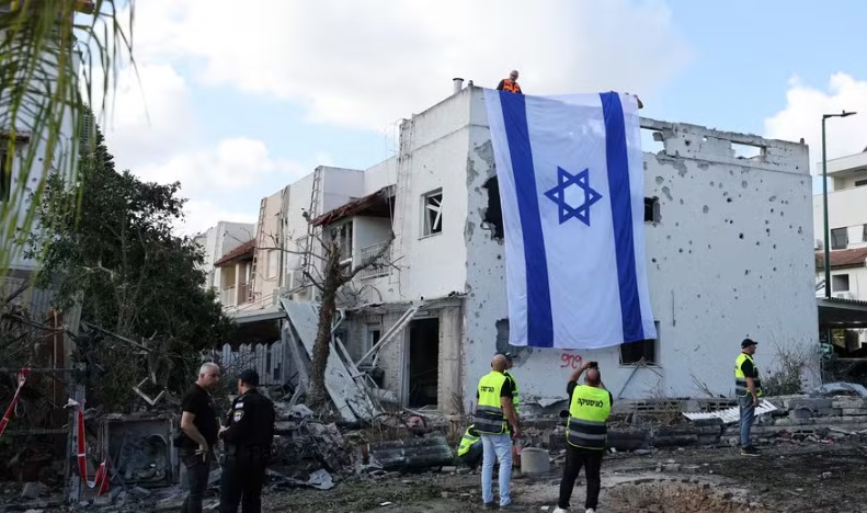 Prédio atingido pelo ataque do Hezbollah / AFP